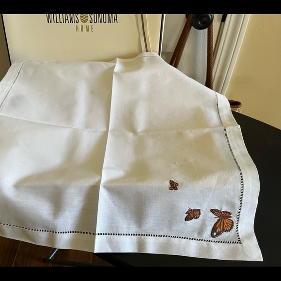 Williams Sonoma Golden Brown Butterflies - placemats and napkins. - Picture 3 of 7